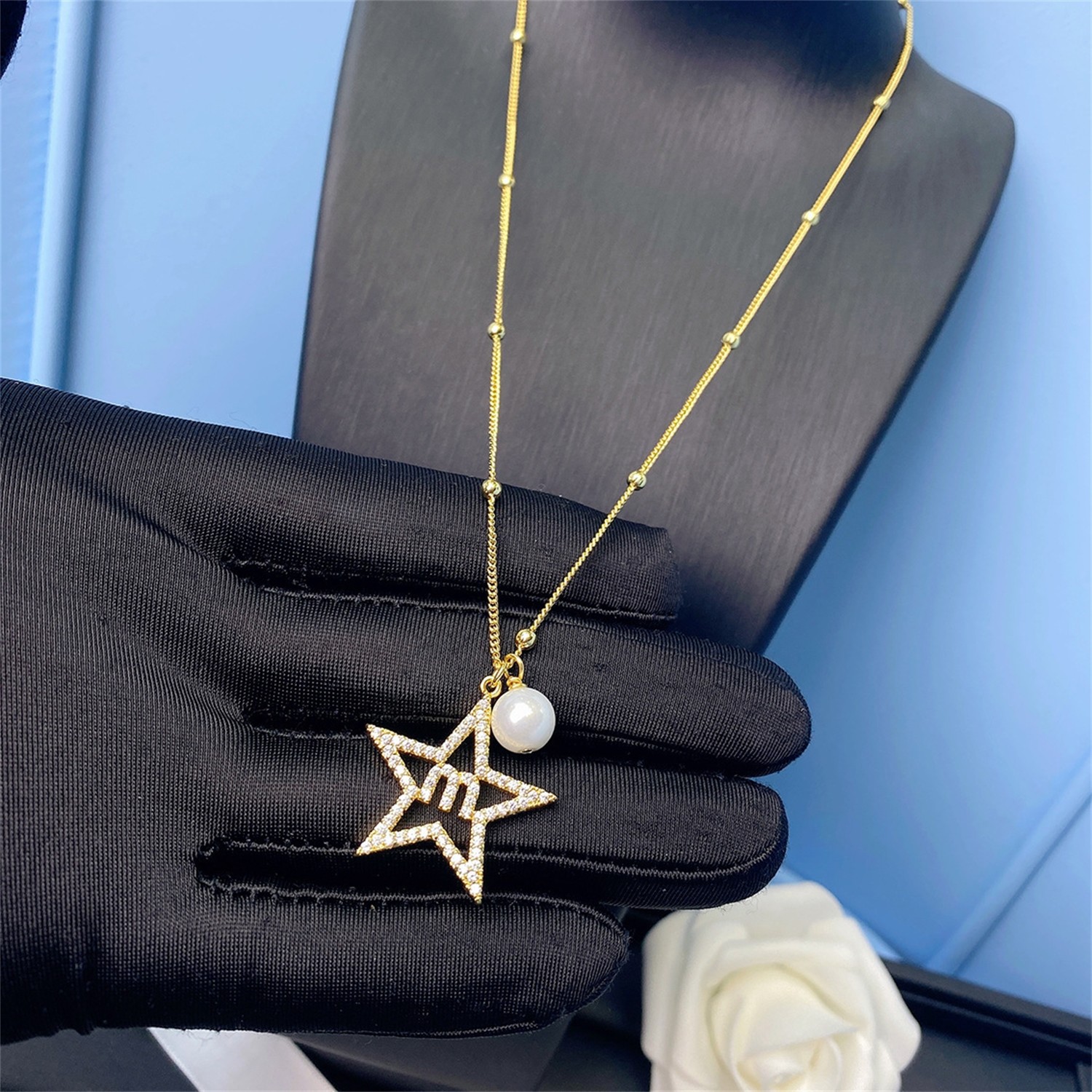 

New mm parents' Necklace women's flash diamond hollow pearl five pointed star zircon Miao family sweater chain temperament fashion10, Silver