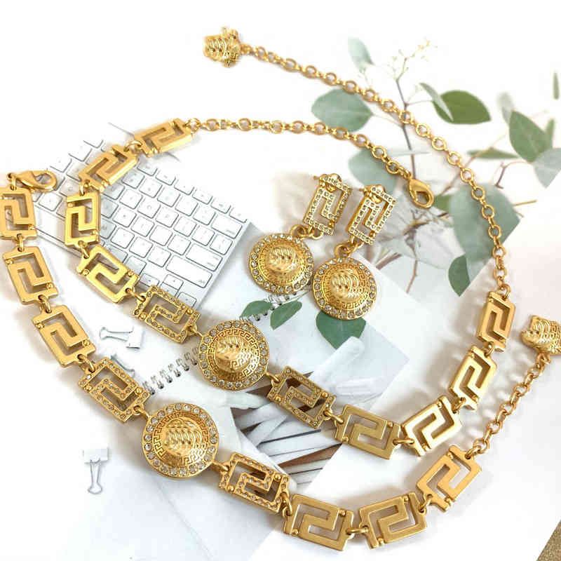 

Fan's beautiful head with diamond necklace, female maze clavicle chain, fashion bracelet, net red, the same trend