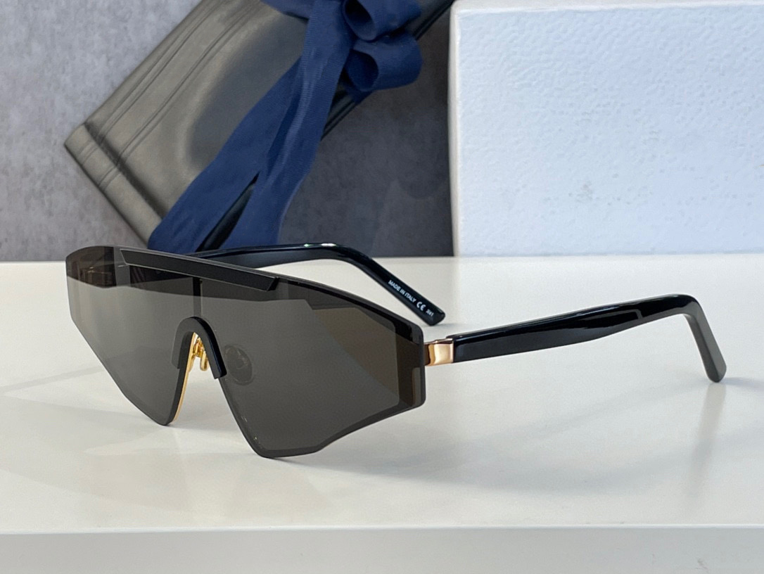 

Summer Sunglasses For Men Women LADY Style Anti-Ultraviolet Retro Plate Plank Triangle Frameless Fashion Eyeglasses Random Box