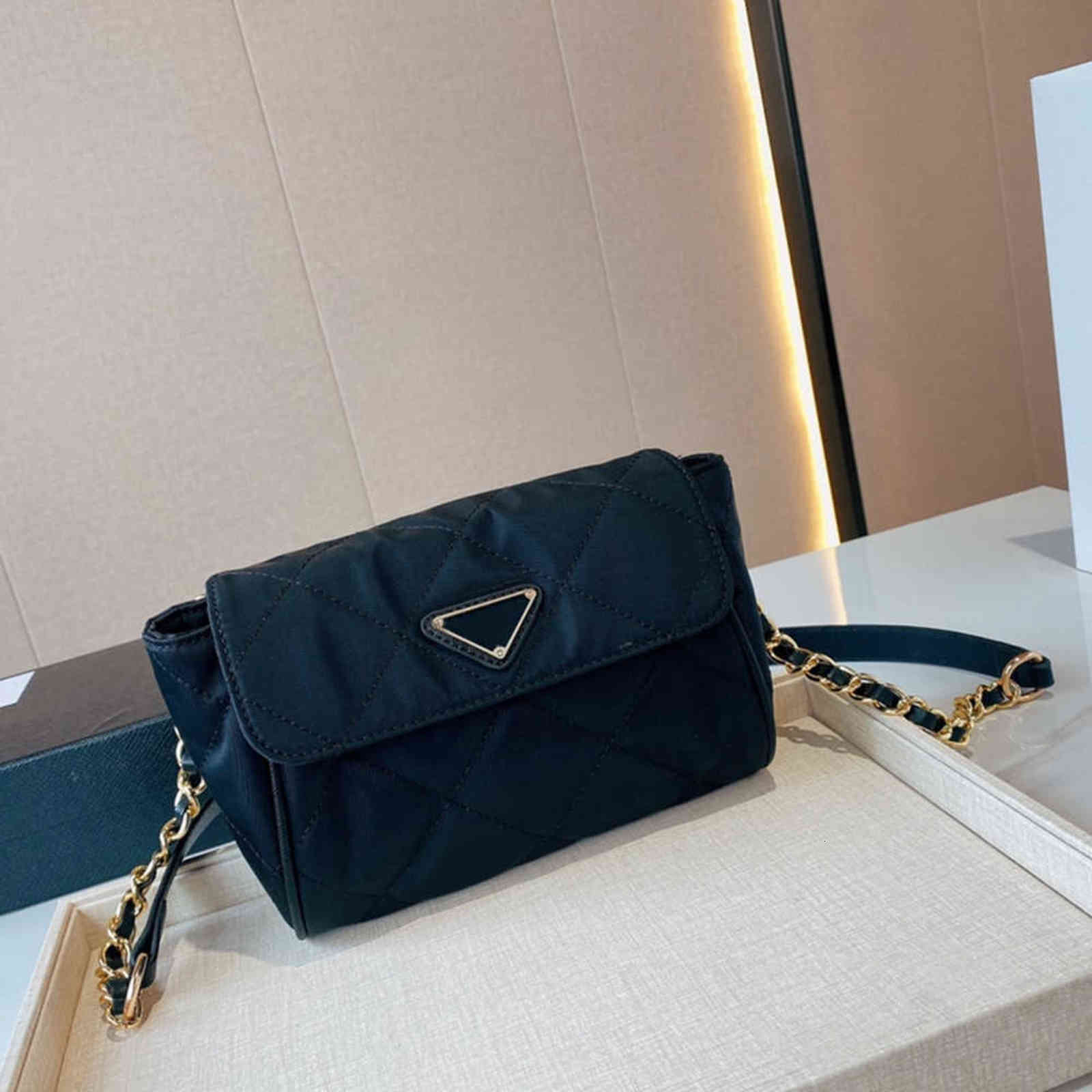 

Women Black Shoulder Chain Bags Small Totes Envelope Crossbody Phone Bag Diamond Lattice Triangle Lady Cute Chains Purses High Quality, Black(with l0g0)
