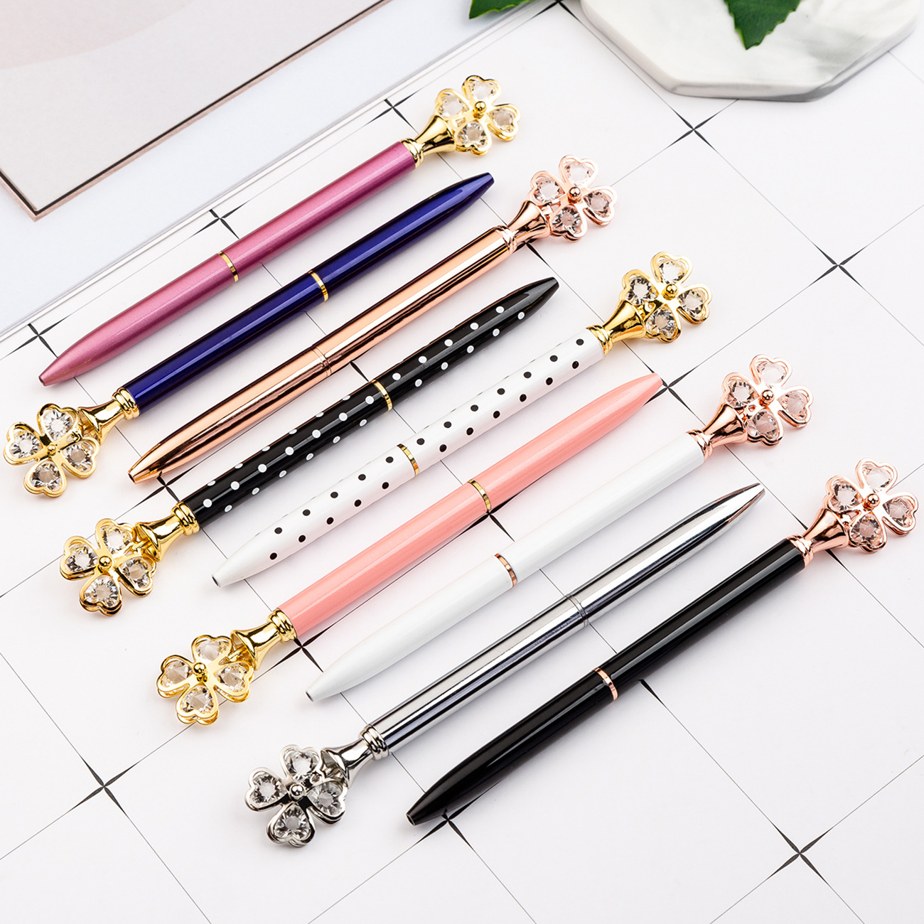 

NEW Creative Diamond Metal Diamond Four-leaf Clover Ballpoint Pens Signature Pen School Office Supplies Business Pen Student Gift, As pictures