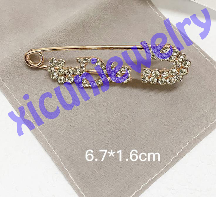 

Channel Charms Designer Brooches Fashion Europe and America Pin Clothes Personality Brooch Zero Profit Pins Open as C, Gray