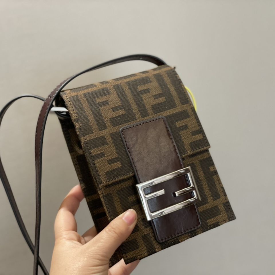 

Mediaeval New Old Flower Ff Minority Retro Mobile Phone Zero Wallet One Shoulder Slanting Straddle French Stick Bag Full Package