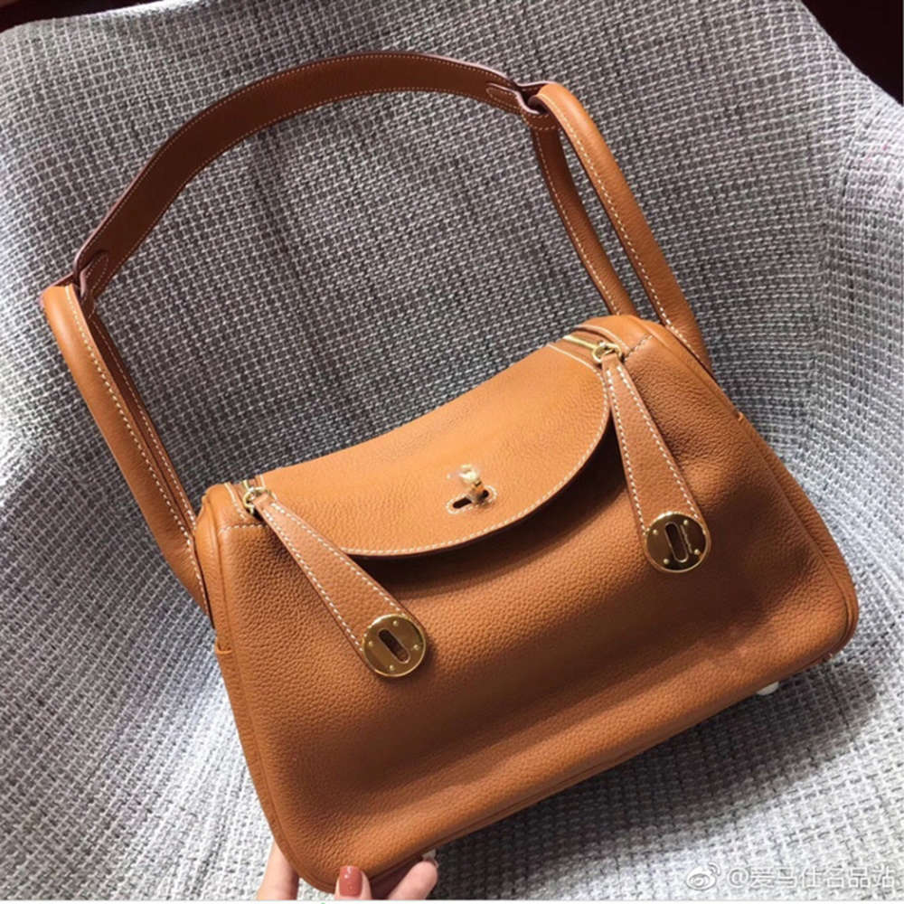 

2021 Top Layer 's Bag Litchi Pattern Lindi Women's One Shoulder Hand Medicine Case Cow Leather Pillow, Beige 26 gold buckle