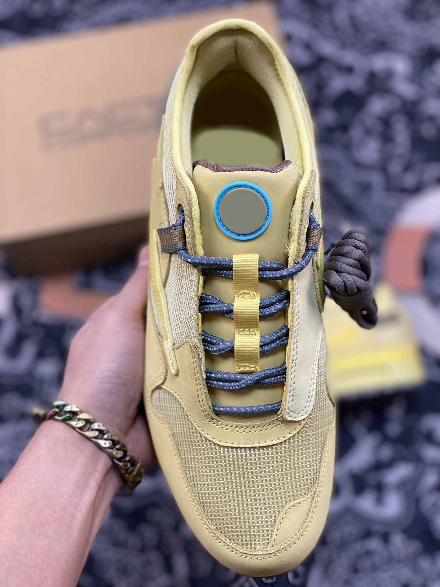 

2022 Authentic Saturn Gold Running Shoes Cave Stone Wheat Saturn Gold Athletic Shoes Fragment Military Blue Cactus Jack Men Sneaker With Box, Customize