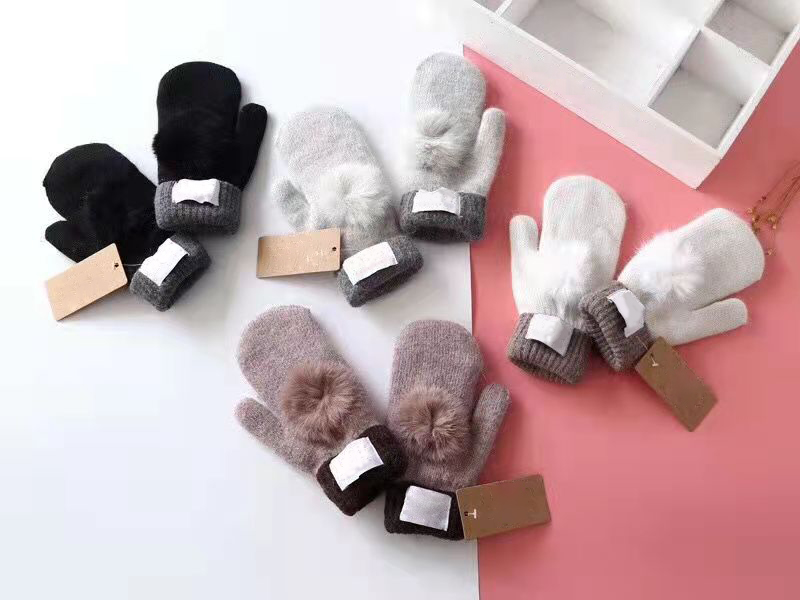 

High quality womens gloves European fashion designer warm glove drive sports mittens brand mitten are available in many styles