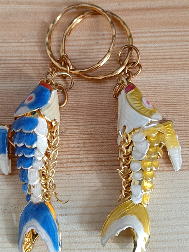 

8.5cm Large Enamel Koi Fish Charms for Key Chain Key Ring Fancy Lifelike Swing Fish Pendant keychain Cute Birthday Gifts with box