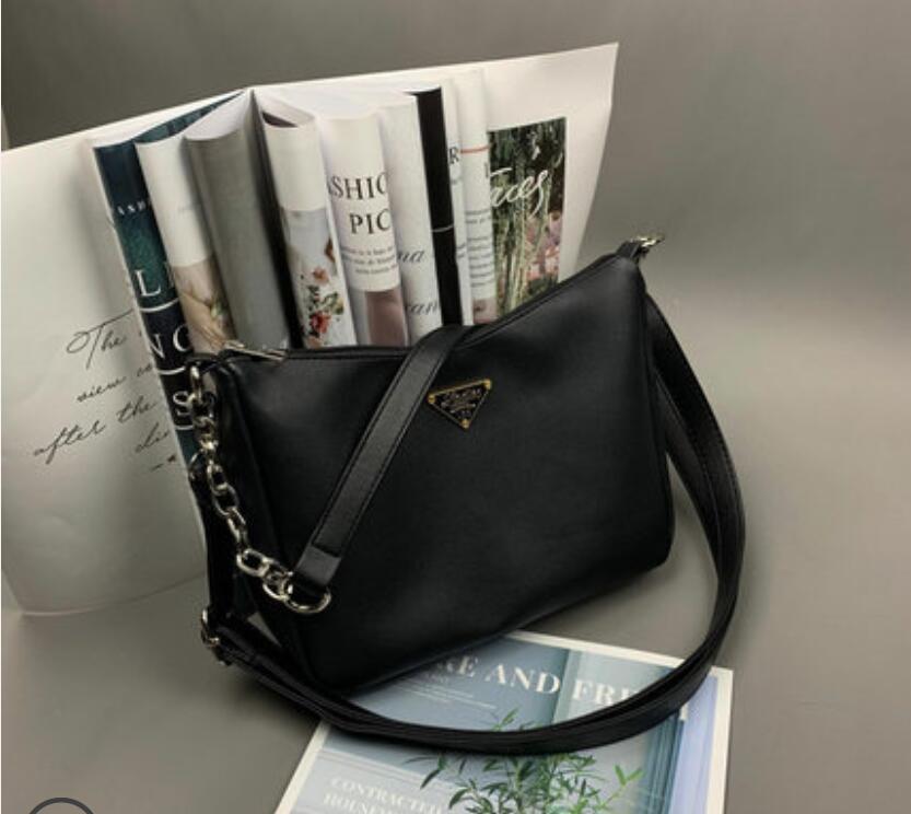 

2021 luxury portable shoulder bags women's fashion brand designer's underarm messenger bag size 26*15cm