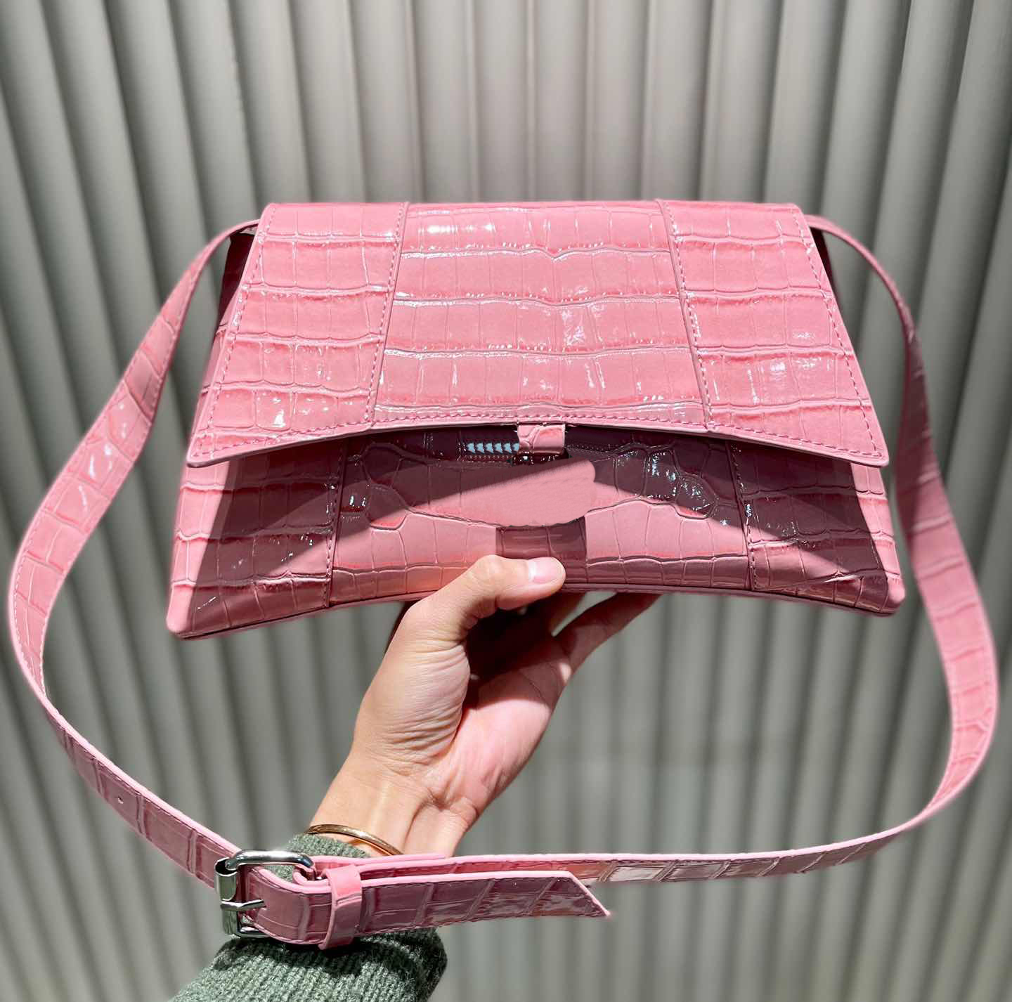 

22ss designer cross body Hourglass handbags women's motorcycle bag fashion love letter multiple colors luxury handbag high quality armpit shoulder bags, Make up for price