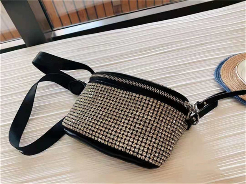

The latest 202 chest bags waist bag luxury designer handbag fashionable, casual and versatile handbags looks sparkly size 19 * 13cm large capacity diverse back methods, Not a bag;buy a bag and get a dust bag