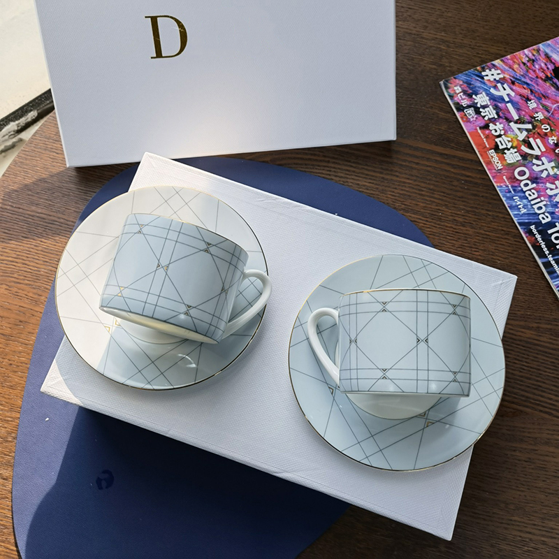 

Luxurys classic Milk Coffee Mugs Cup Set Elegant Designers Bone china Tea Sets Kitchen Tool Gift With box