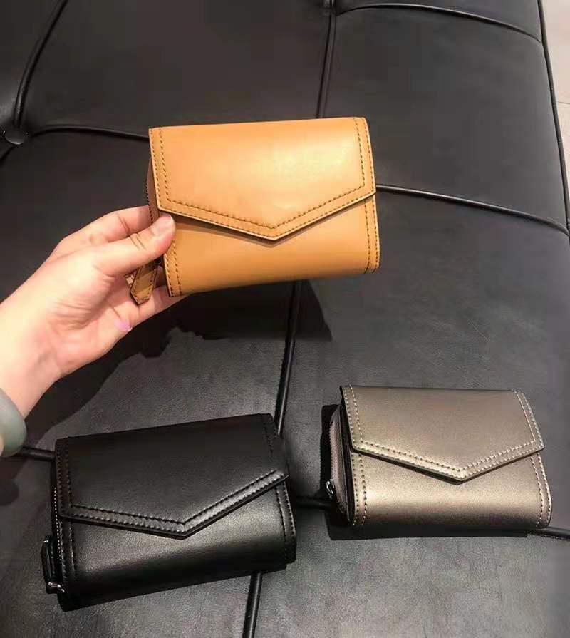 

Short 10770427 triangle head Wallet, Black