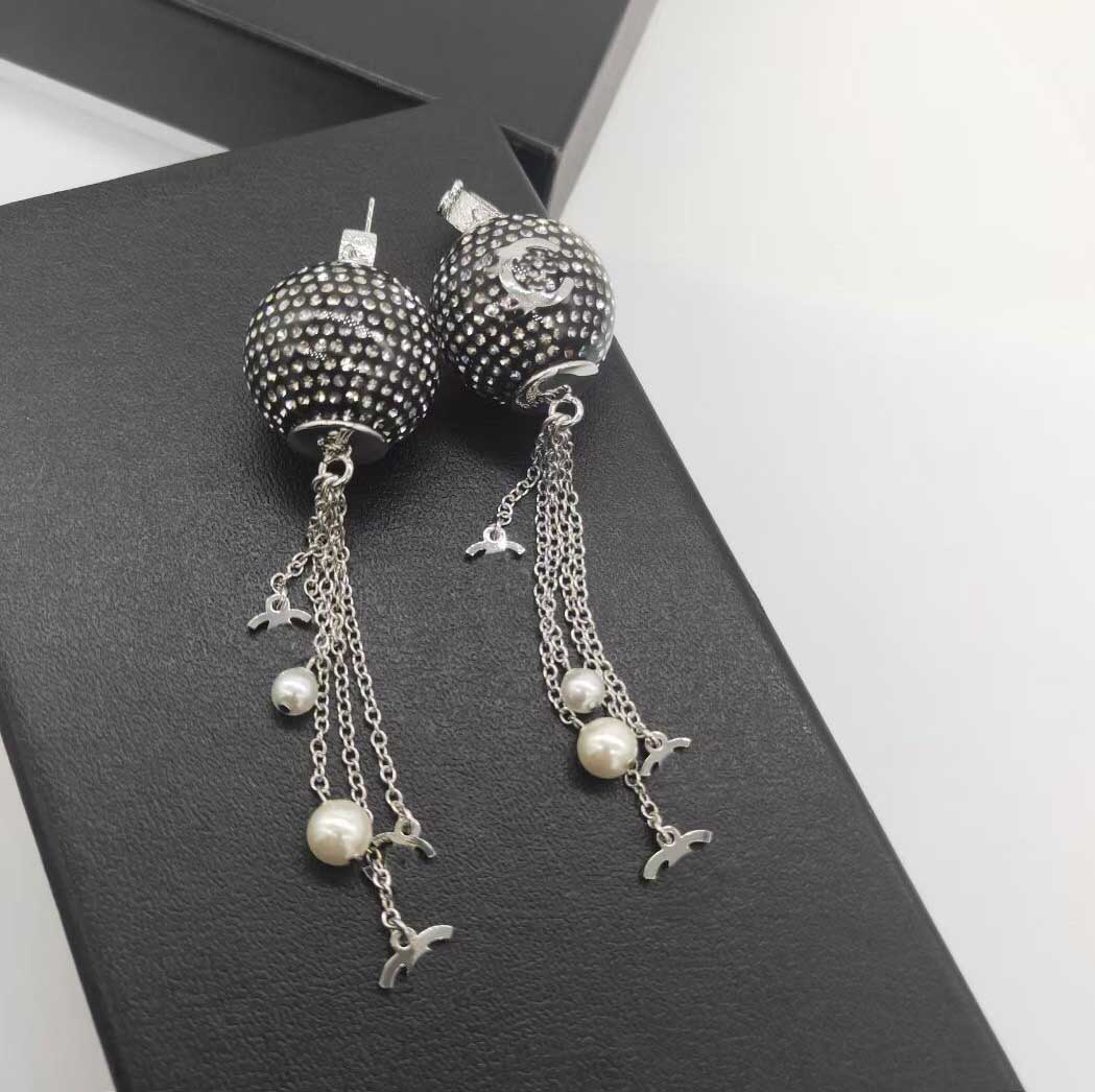 

2022 excelent quality dangle charm round shape style and diamonds design drop stud earring in black color platinum color plated women gift have box Stamp PS3026