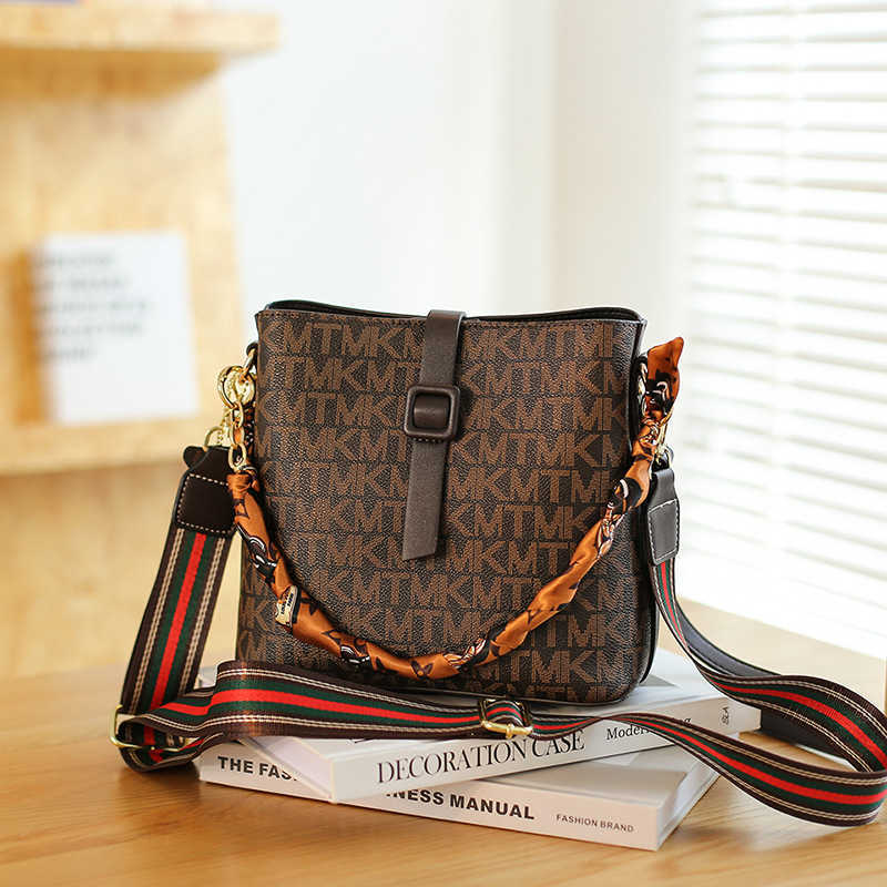 

2021 high-end autumn new fashion versatile net red women's bag, Km brown