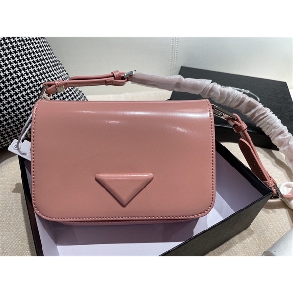 

21 new badge flip medieval patent leather single shoulder strap tofu messenger bag women's fashion Purse Outlet, White