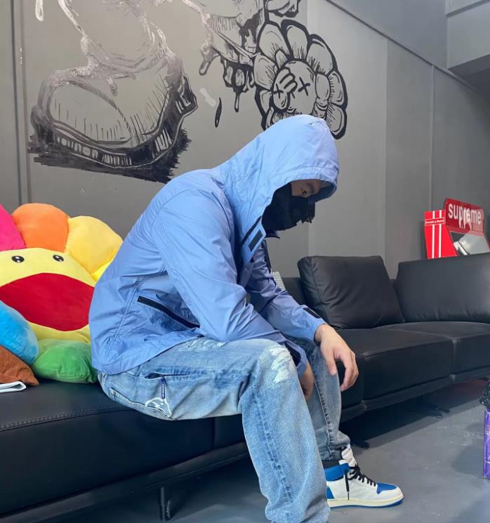 

Designer mens winter jacket blue zipper hoodies sweatshirt 1stand cardigan hooded windbreaker nylon short jackets men coat casual hip hop, Look other product