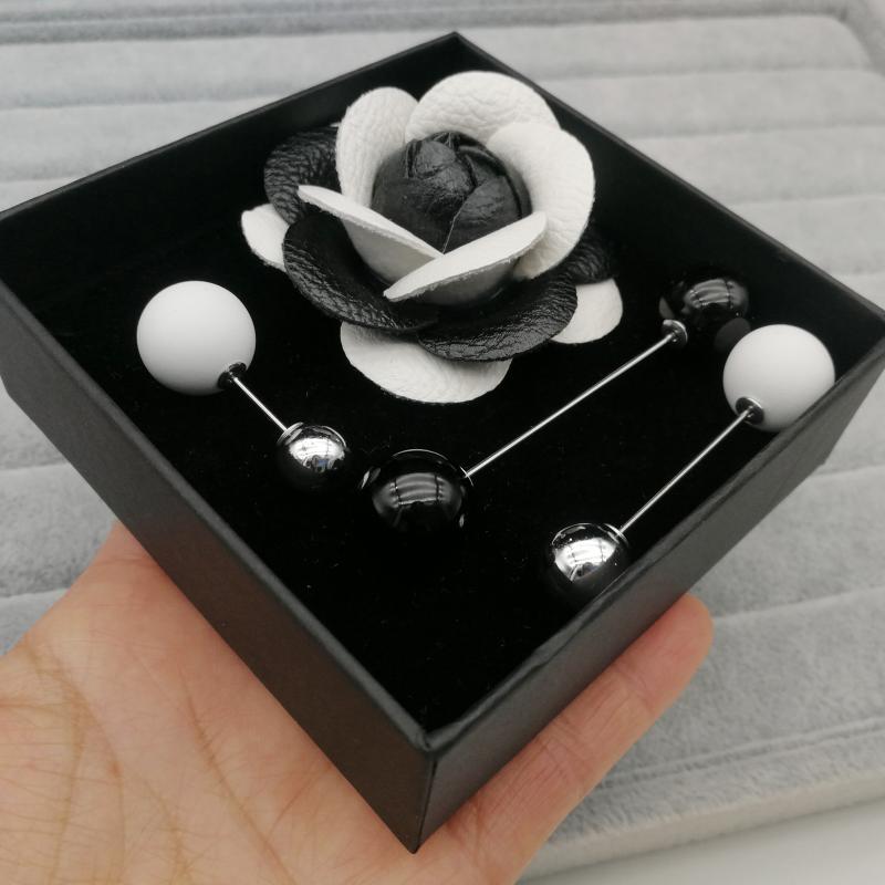 

Pins, Brooches 4PCS Female Fabric Camellia Flower Brooch For Wedding Big Black White Cloth Women Pearl Lapel Pin Costume Jewelry