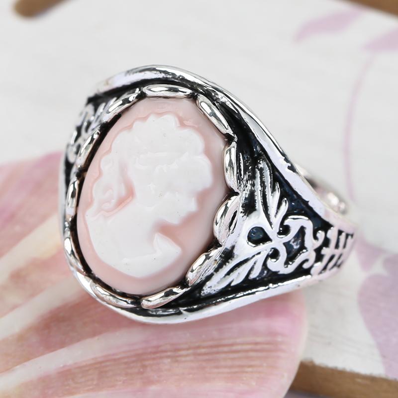 

Cluster Rings Vintage For Women Carved Cameo Queen Head Portrait Finger Ring Classic Design Charm Jewelry Female Accessoires Gift
