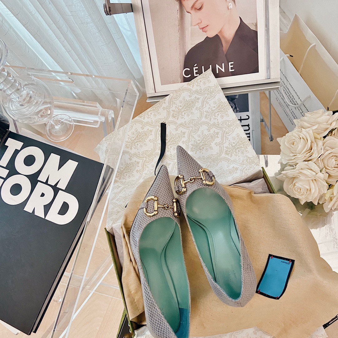 

2022 Boxes and dust bag heel sandals women casual sneakers retro wedding banquet black red nude color gold Baotou single shoes pointed toe h