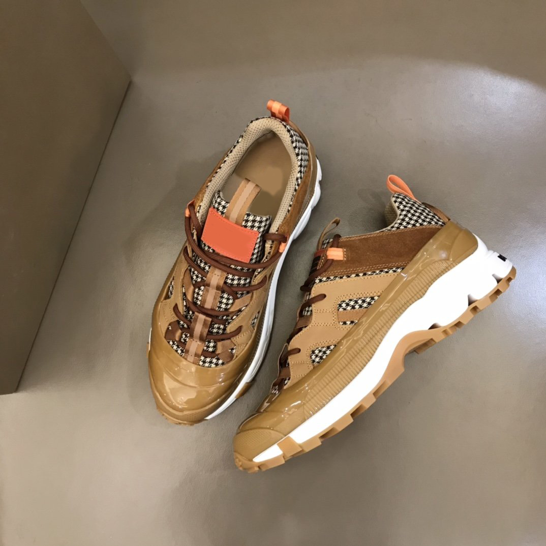 Mens Rhyton Chaussures Sneaker avec la bouche Lèvre Imprimer Designer de luxe NY Yankees Femmes Vintage Entraîneur Hommes Oversize C04
