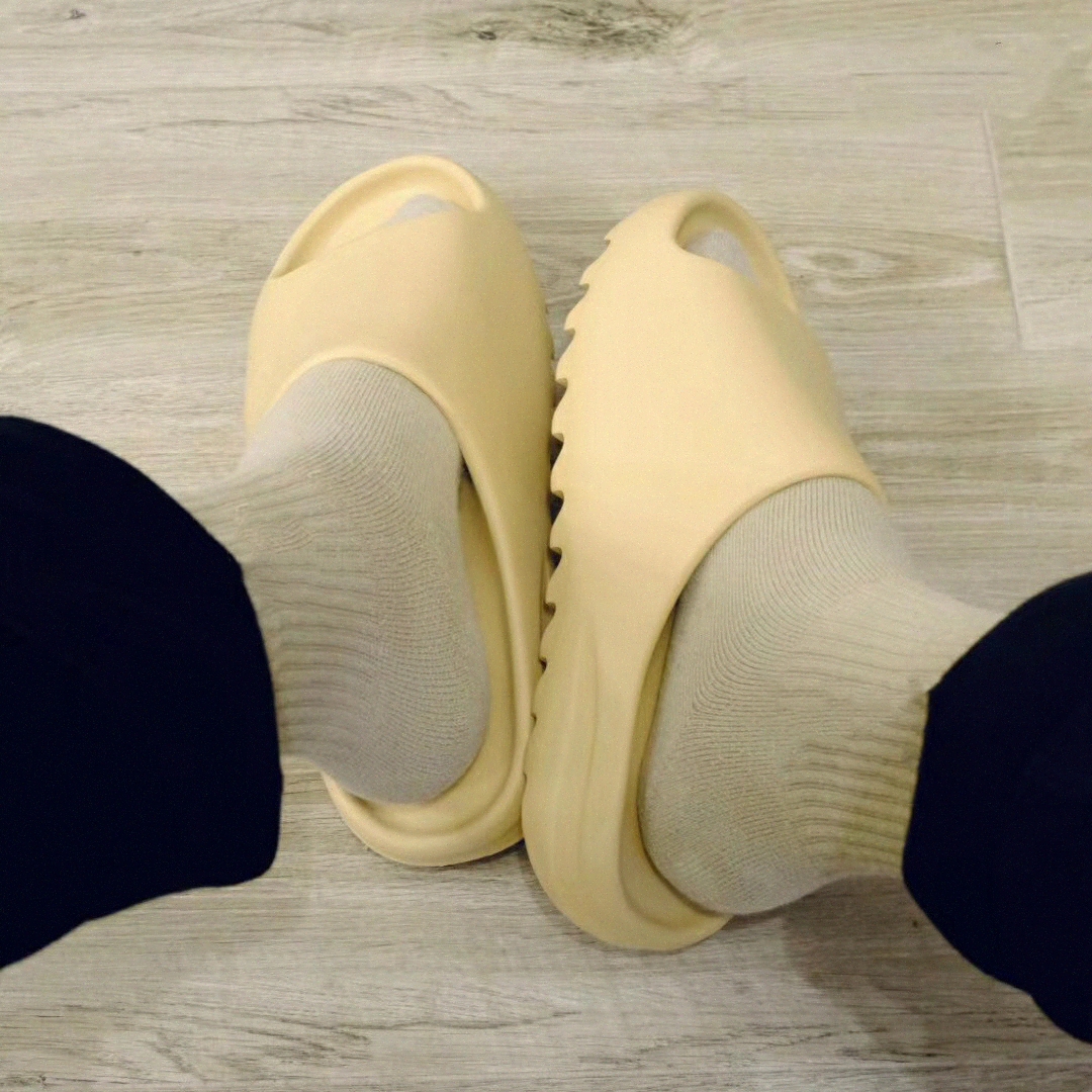 

2021 Kanye Slides Slippers bone Resin Desert Sand foam runner Ararat Rubber West fashion Summer season 6 Brown Flat Men Women 5 colors slide Beach, Consulting service