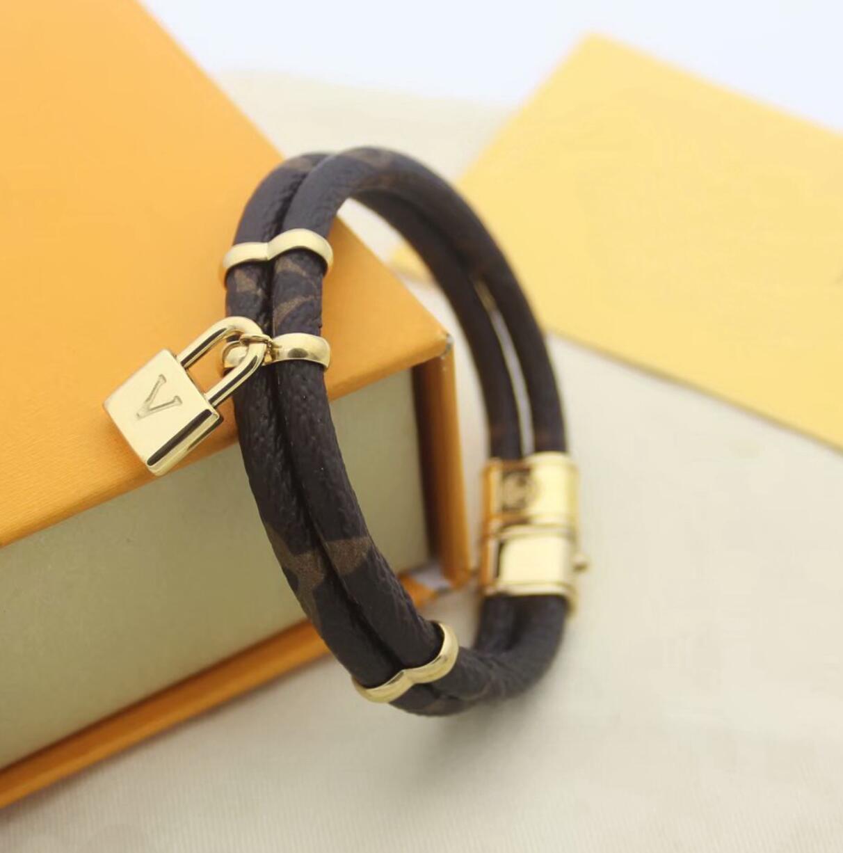

2021 Europe America Fashion Lady Women Round Print Flower Double Deck Design Engrave V Letter Lock Charm Leather Bracelets Bangle, Black