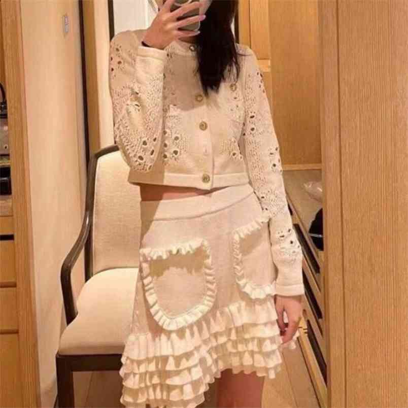 

Spring 2 Piece Set Women Fashion Sexy Hollow out Bowknot Knitted Single-breasted Top + High Waist Ruffles Cake Mini Skirt Suit 210519, White