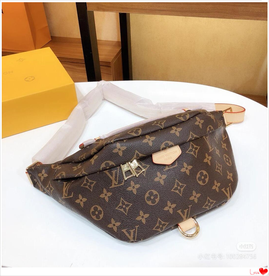 

LV Louis 1 Vitton Fashion waist bag belt bag Barrettes men women waist bags fanny pack women crossbody bag wallet, Golden;silver