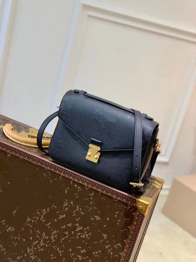

2021 new designer messenger bag lady L shoulder bag handbag luxury fashion Paris embossed messenger bag