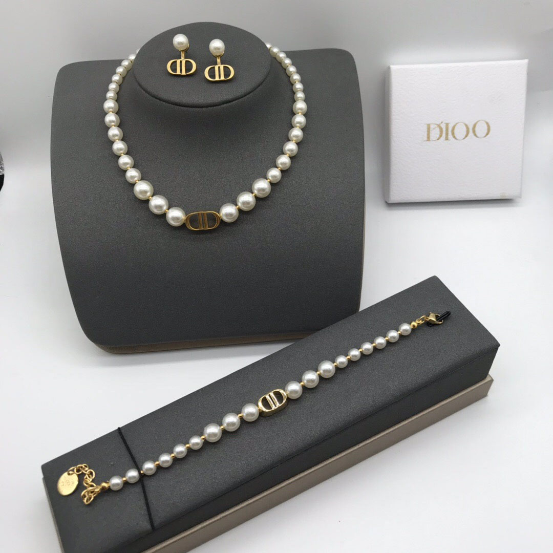 

2021 New d Family Cd Letter Necklace Bracelet Earrings