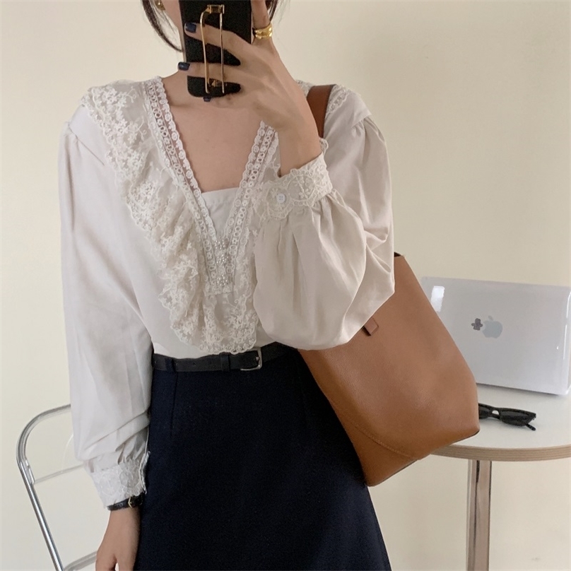 

White Chic V-Neck Sweet Gentle Blouses Streetwear All Match Stylish Lace Lantern Sleeves Tops Shirts 210525