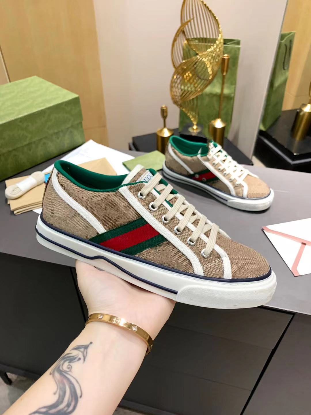 

2021 men's shoes printed sneakers Italian classic brand red black or green twill pattern luxury outdoor fashion lace-up shoeses casual shoesss for comfort, Need box and pattern to contact the merc