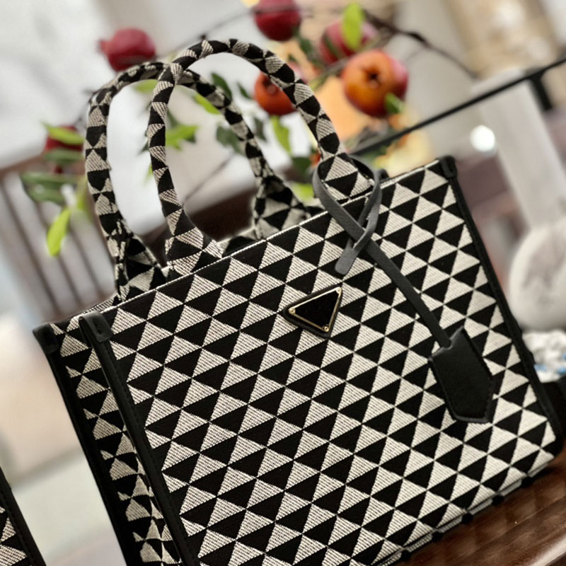 

Shopping Bag Shoulder Bag Ladies Handbag Black White Triangle Pattern Decoration Able Casual Simple Style Travel Ultra-Large Capacity 2G7X, Split