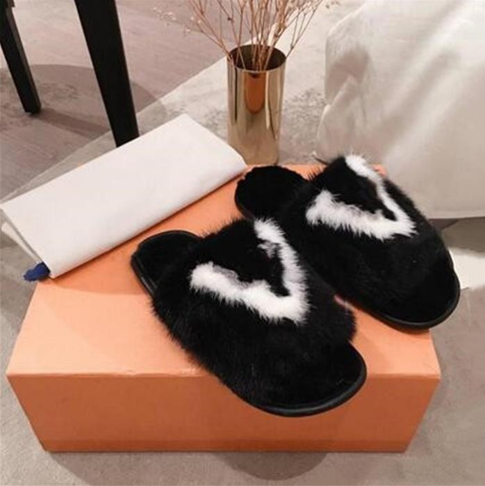 

Lastest luxurious Mink fur Slippers ,Soft Flat open-toe Slip-on Mules with oversized Initials, Fashion lightweight Mule