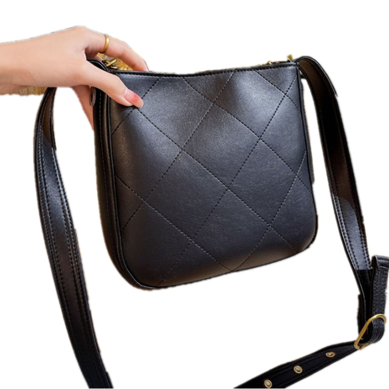 

Designer Cowhide Shoulder Bag 22*21 CM Luxury 2C Brand Bags Cross Body Womens Purse Bucket Lady Fanny Pack Golden Chain Leather Belt Fashion Boutique M1, Accessories fee(not sale separately)