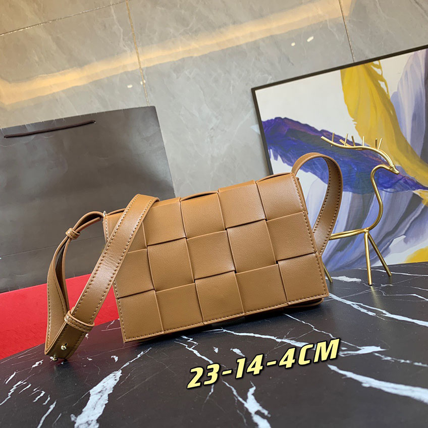 

Women Luxurys Designers Bags 2021 handbags Genuine leather handbag with high quality woven bag chain pillow shape 23cm, Black