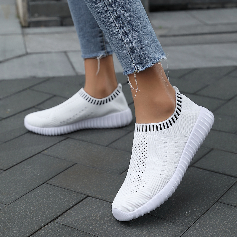 

2021 Arrival Women Sports shoes female flying 2021 spring and summer casual breathable black white red grey mesh womens students running, A2