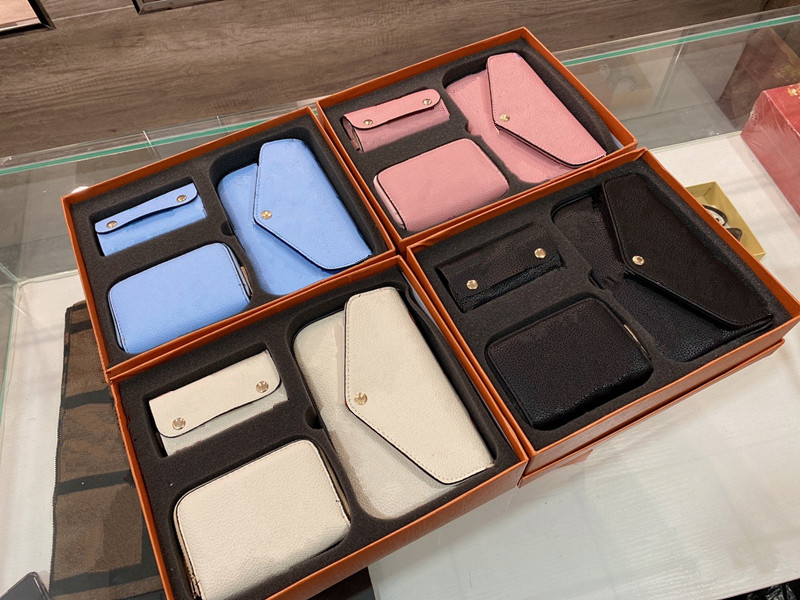 

Three-Piece Women Mini Chain Bags Luxury Crossbody Single Shoulder Designers Lady Purses Wallets Card Holders with Flowers Keys Fashion Style Letters L21040902, Pewter