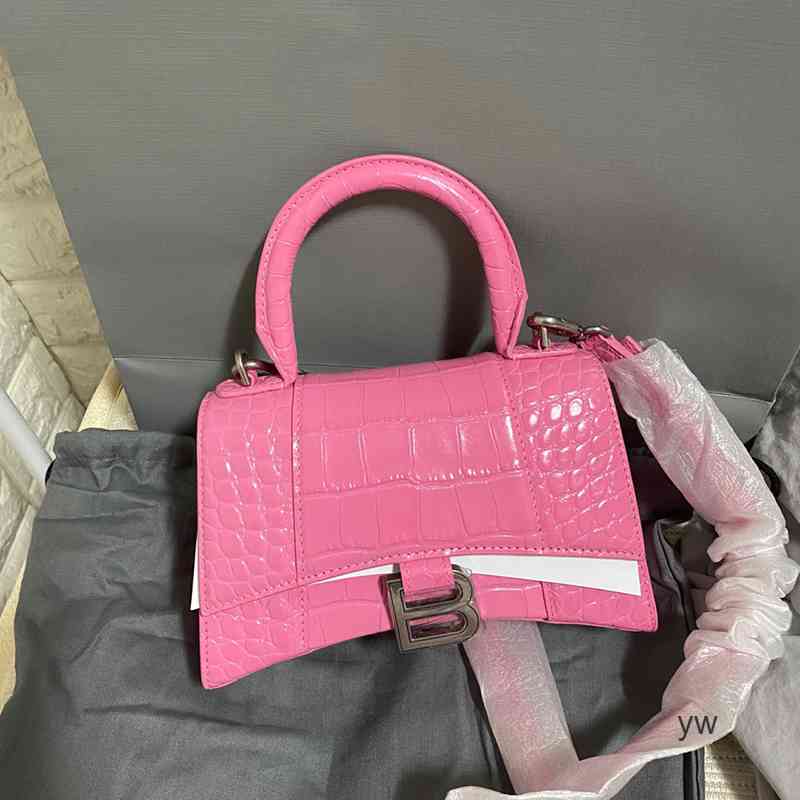 

2021 women's Zhuoshini handbag alligator pattern French minority hourglass sense B PINK MESSENGER BAG yw