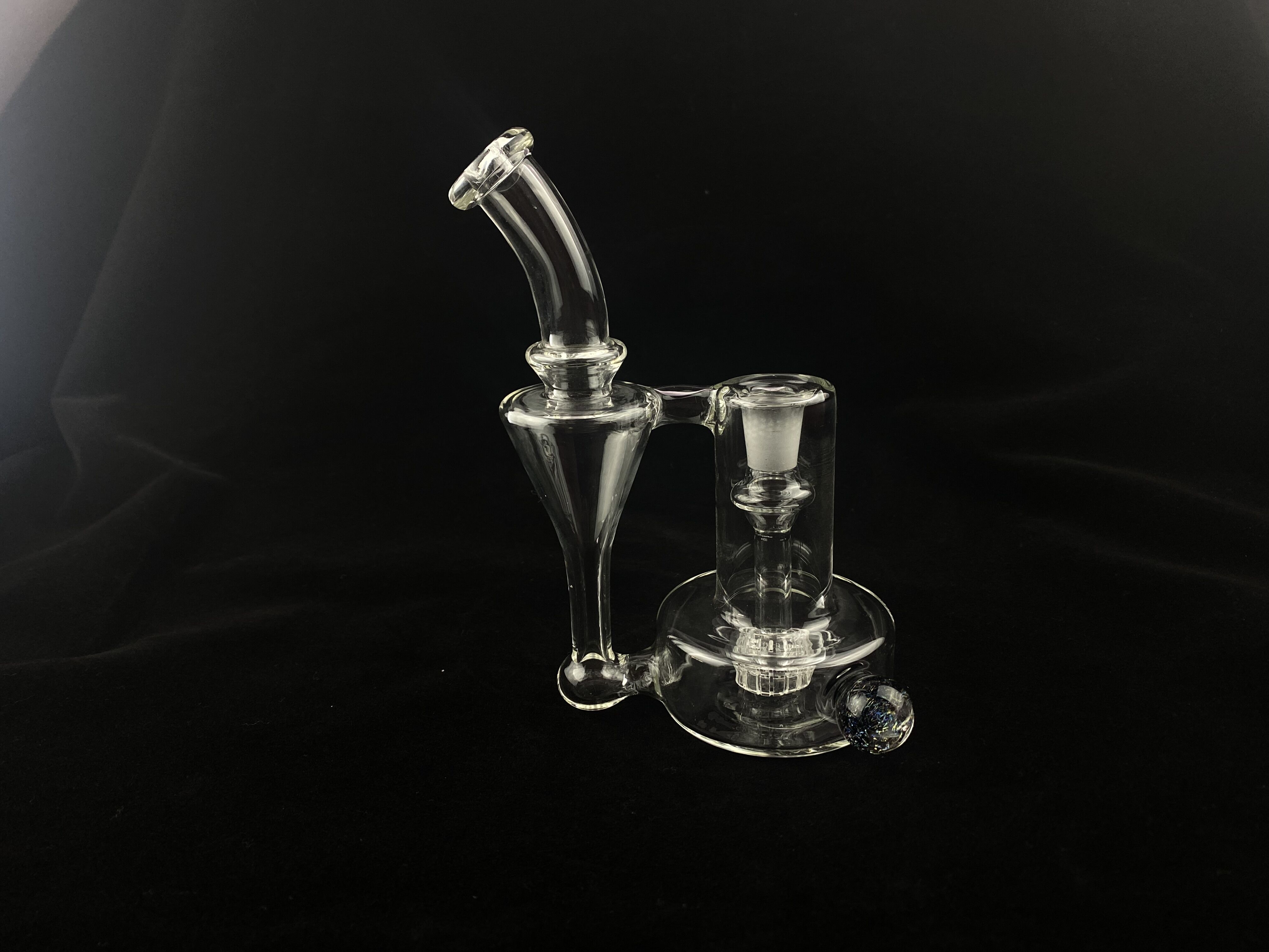 

Smoking pipes ,clear rbr with a marble,14mm joint,recycle