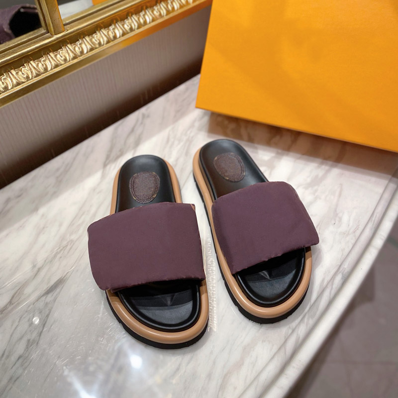 

Couple models 2021 show classic fashion sandals and slippers designer flat bottom summer simple atmosphere drag love style high quality 4.5CM35-45