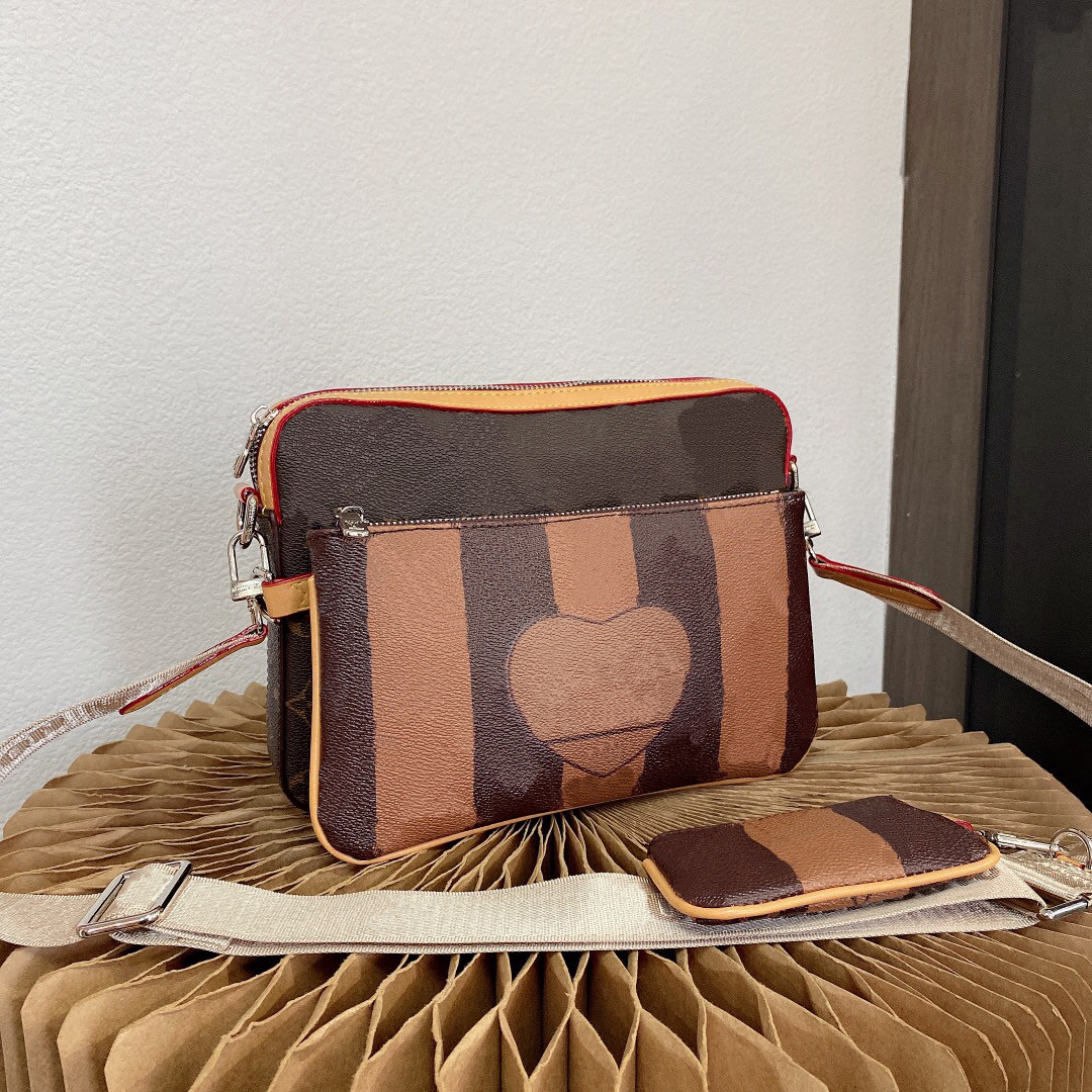 

Small Postman Bag Designers L Messenger Bags Men'S Clutch Handbag 3-Piece Set Classic Male Shoulder Handbags Totes Luxury Daily Men Satchel Purse Size:25*20cm, Color 1