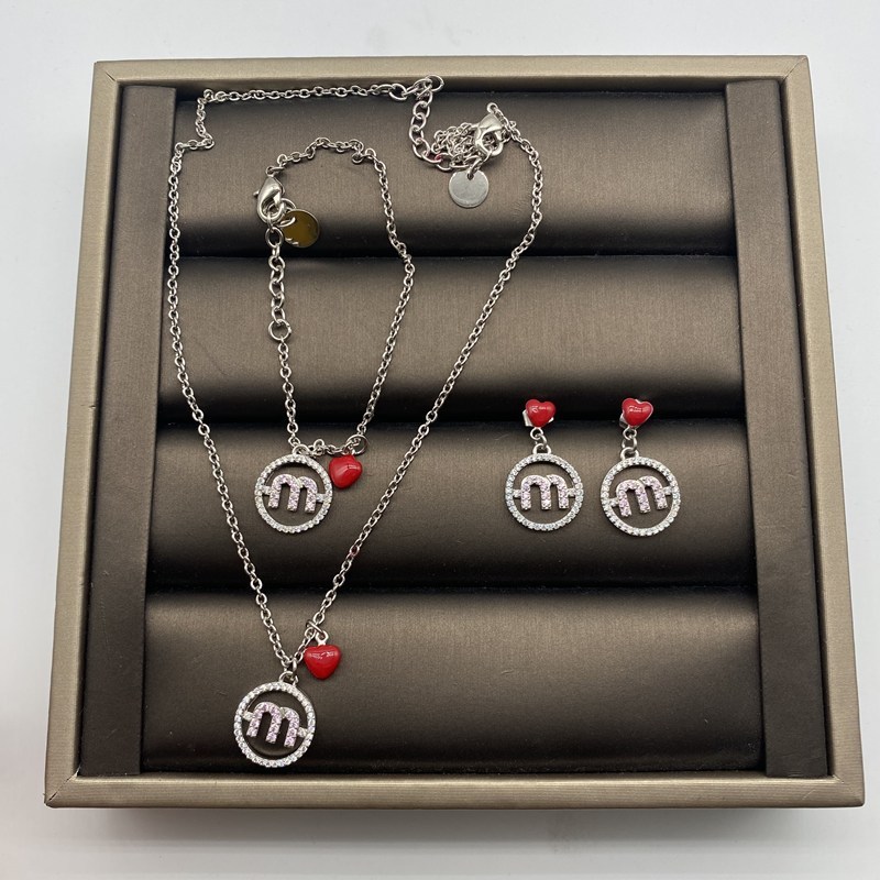 

Design jewelry Miao Miu love heart letter pink diamond simple and versatile Earrings Necklace Bracelet female