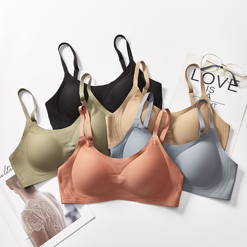 

2021 gathered on a comfortable bra with unmarked thin underwear