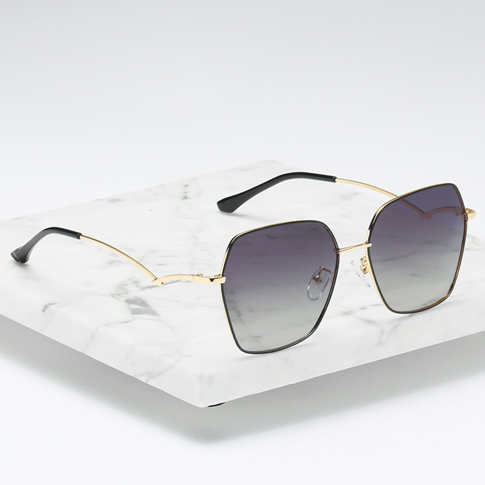 

Korean fashion sunglasses for women and men, White;black