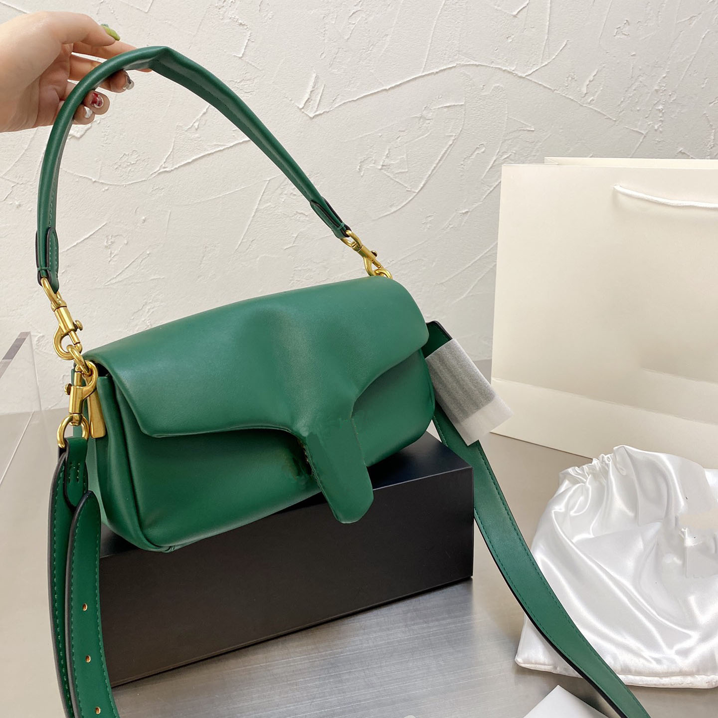 

Updated Designer tabby pillow bag Shoulder Bag Quality Women Pure Color Bags Retro Hardware Cloudy Handbags Soft Real Leather Baguette Fashion Purse, Pearl jewelry (without shoulder strap)