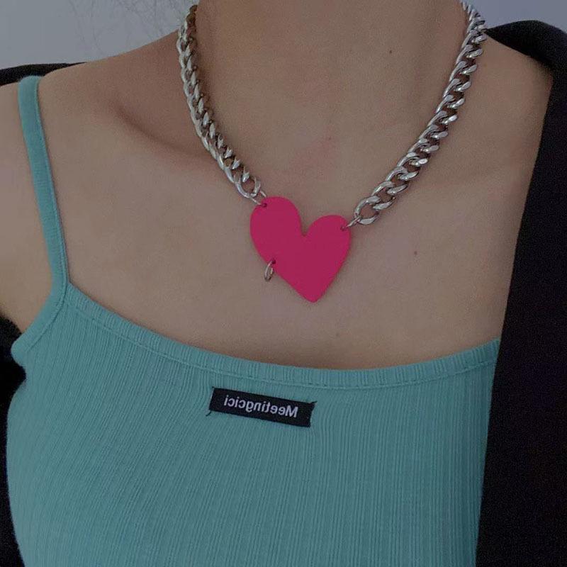 

Pendant Necklaces Origin Summer Exaggeration Pink Oversize Irregular Love Heart Chokers Necklace For Women Chunky Chain Metallic Jewelry