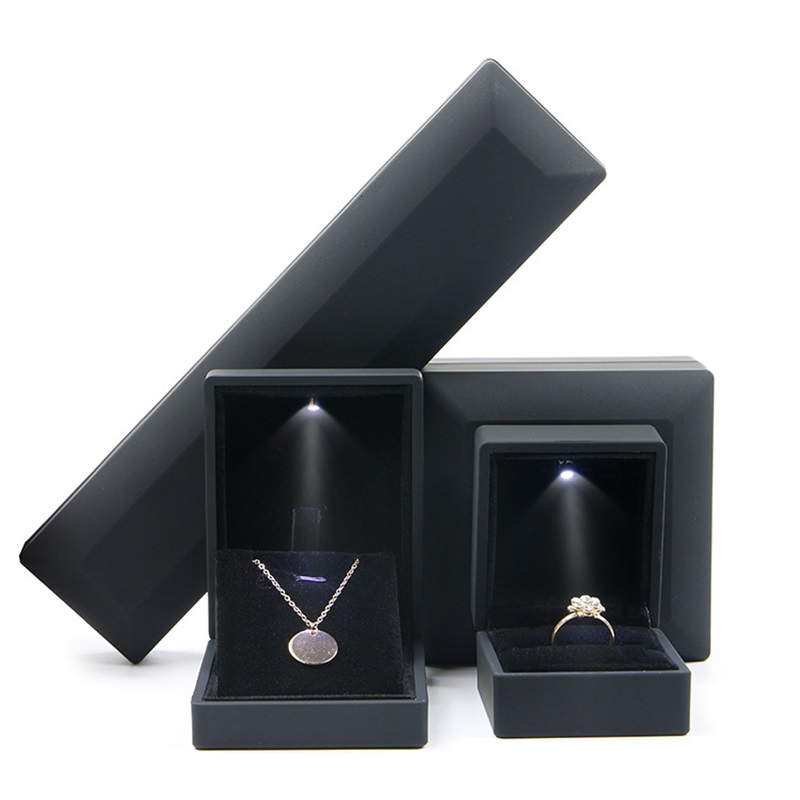 

Luxury Bracelet Box Square Wedding Pendant Ring Case Jewelry Gift Box with LED Light for Proposal Engagement Wedding 2049 Q2