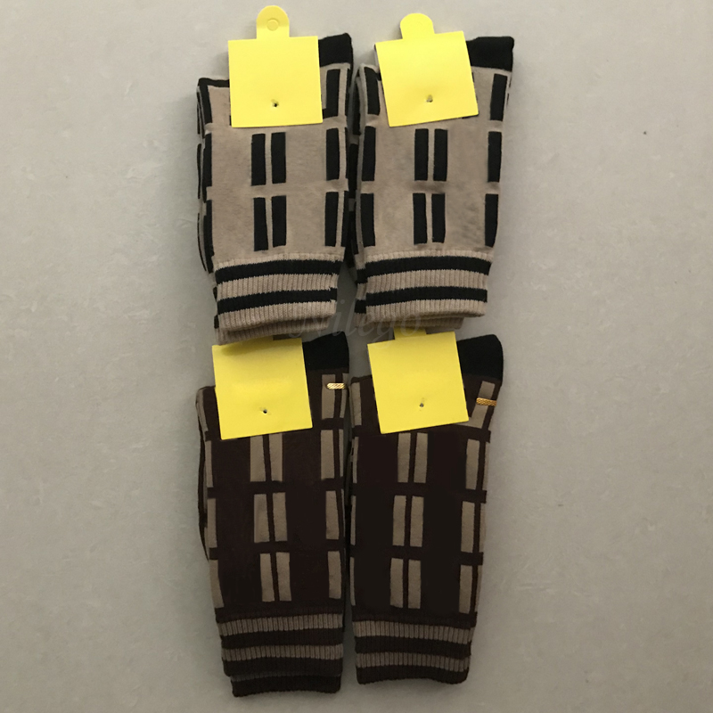 

Men Women Striped Letter Socks Casual Breathable Cotton Sock with Tag Fashion Hosiery Top Quality Wholesale Price, Light brown