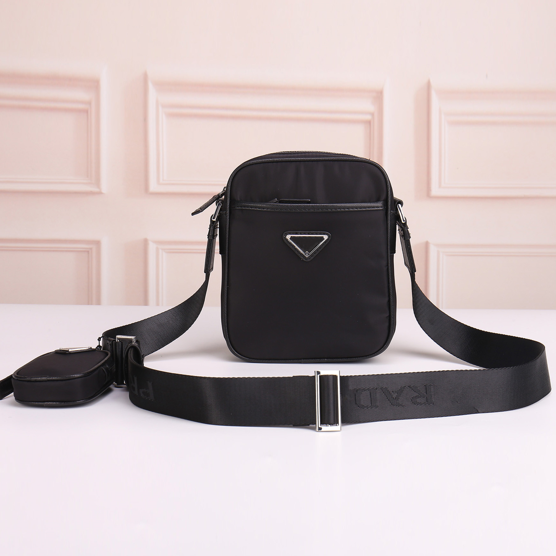 

Waist Bags shoulder bag nylon material with hardware zipper!, Black
